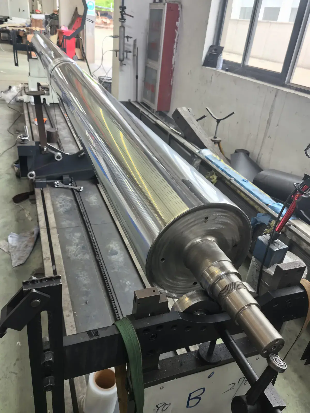 Tight tolerance CNC machining — large-format 4-axis gantry milling center