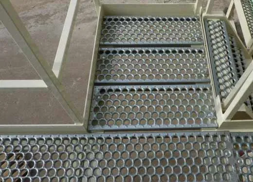 Perf-O-Grip Rejilla para plataformas marítimas - anti-slip safety grating close-up
