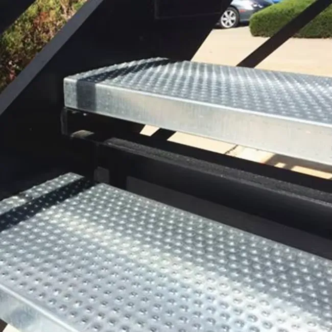 Perf-O-Grip Peldaños y bordes de escalera - anti-slip safety grating close-up