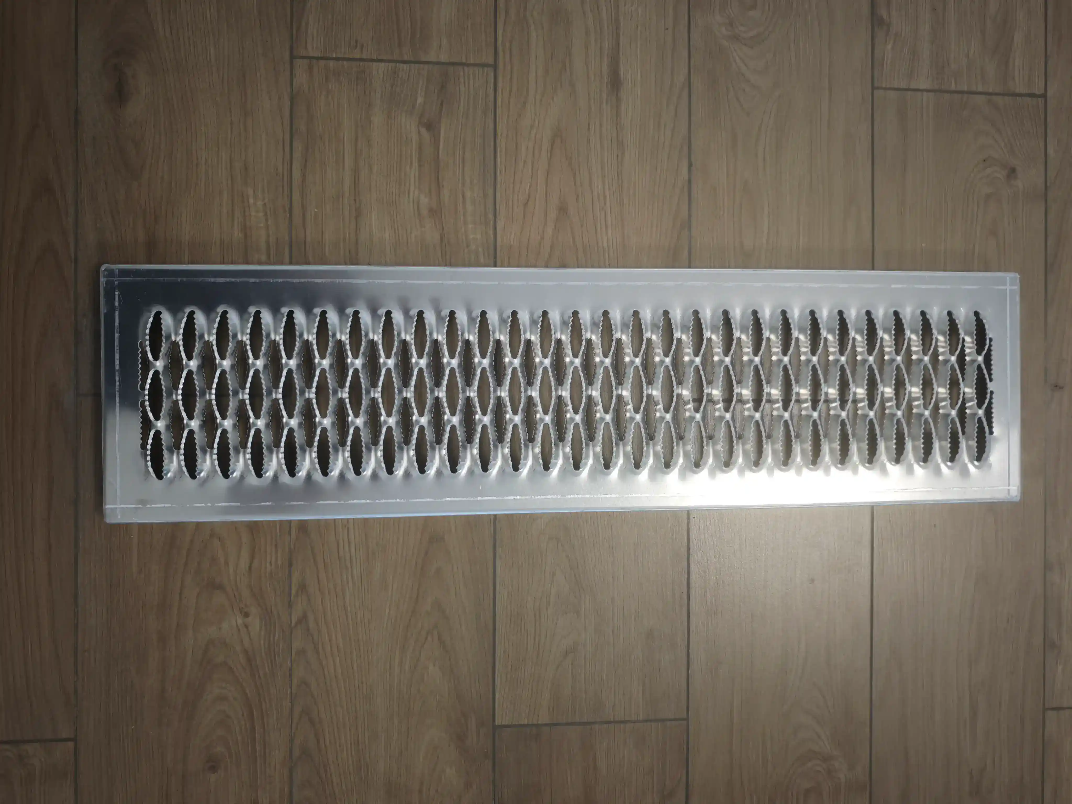 3.0mm aluminum safety step tread — full product top view showing 5-diamond grip strut pattern